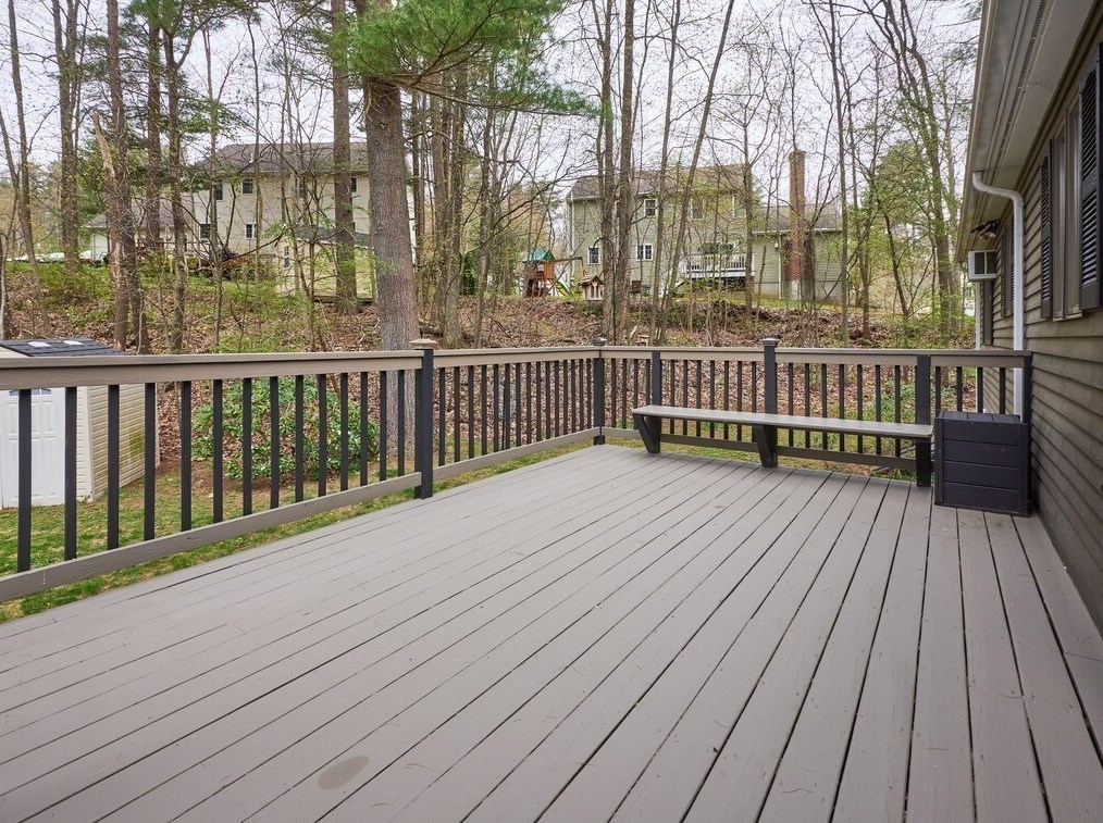 21 Collette Rd, Sturbridge MA 01518-1105 exterior