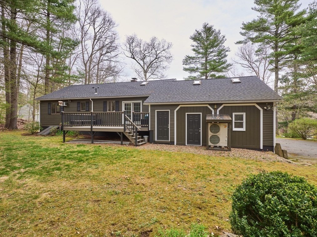 21 Collette Rd, Sturbridge MA 01518-1105 exterior