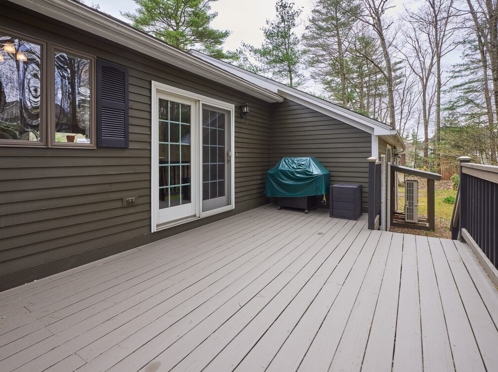 21 Collette Rd, Sturbridge MA 01518-1105 exterior