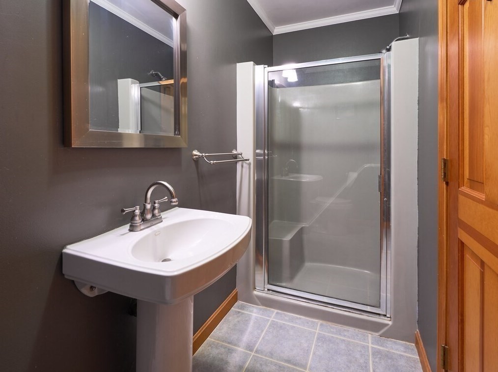 21 Collette Rd, Sturbridge MA 01518-1105 exterior