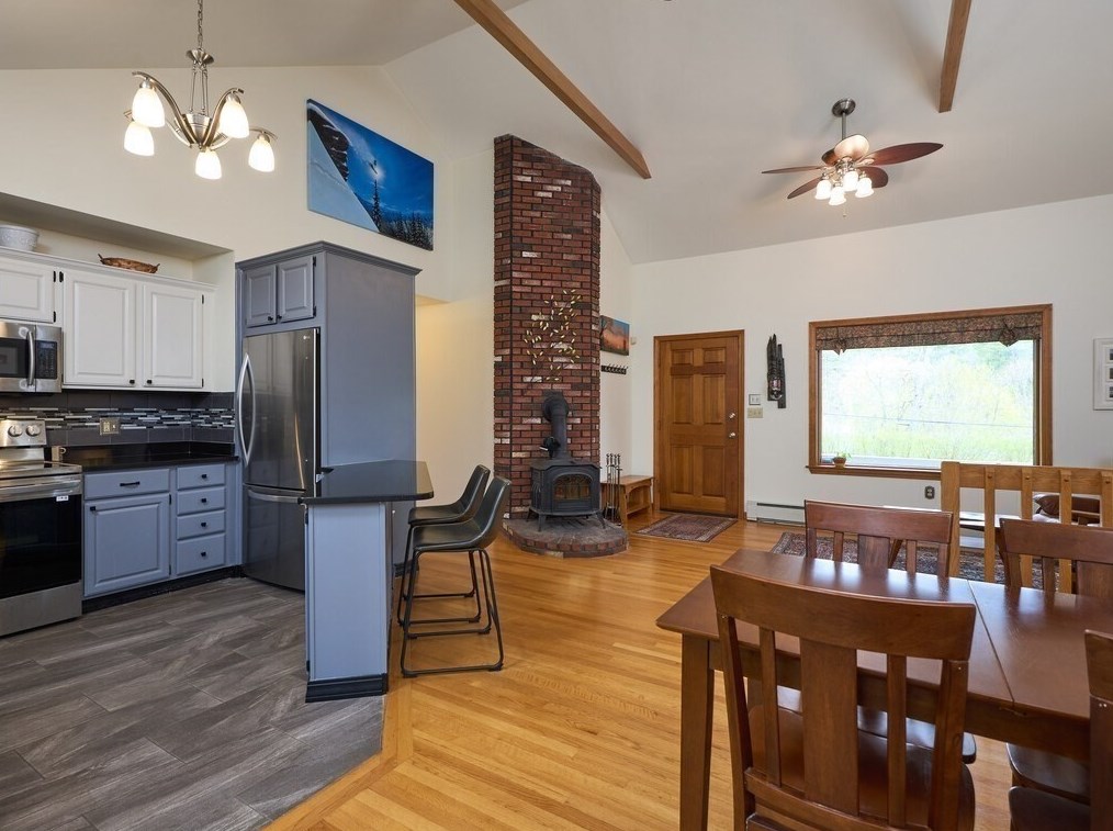 21 Collette Rd, Sturbridge MA 01518-1105 exterior