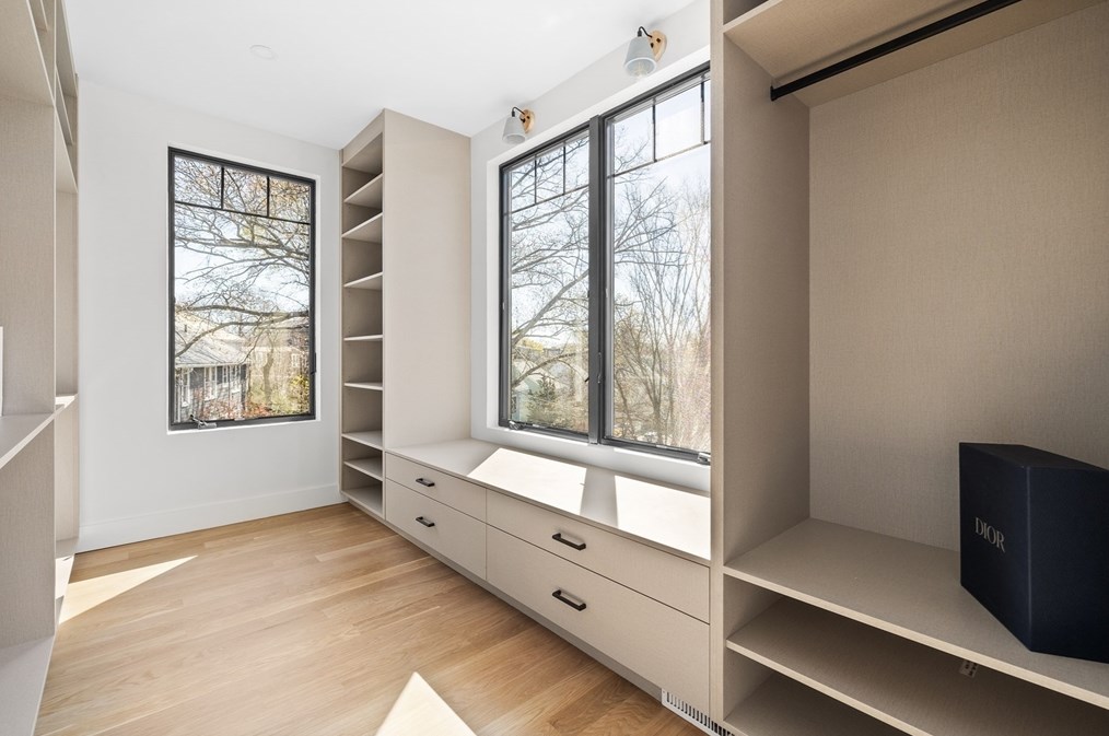 186 Holworthy St, Cambridge MA  02138-4508 exterior