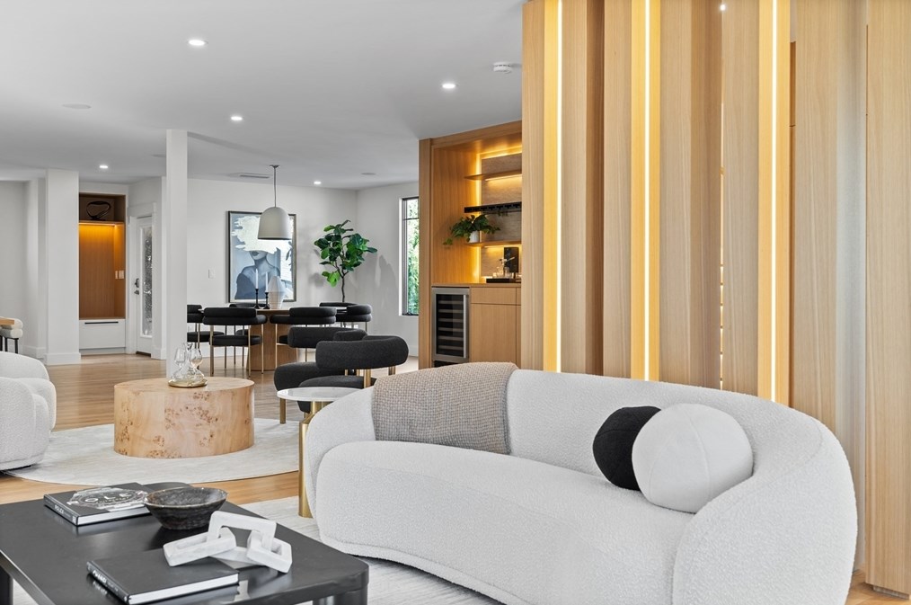 186 Holworthy St, Cambridge MA  02138-4508 exterior