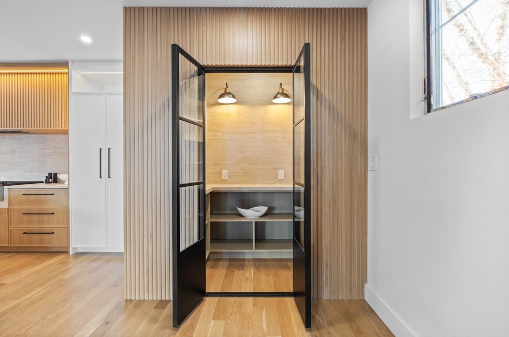 186 Holworthy St, Cambridge MA  02138-4508 exterior