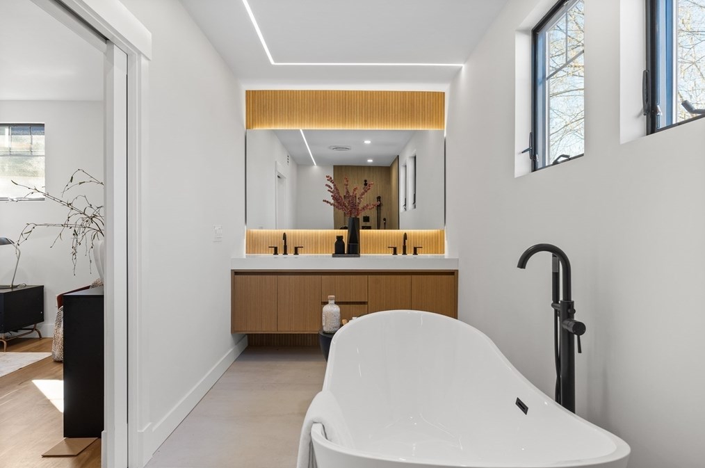 186 Holworthy St, Cambridge MA  02138-4508 exterior