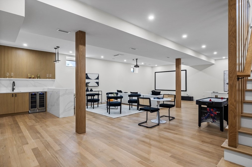 186 Holworthy St, Cambridge MA  02138-4508 exterior