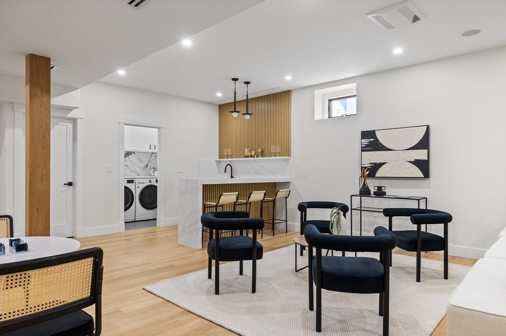 186 Holworthy St, Cambridge MA  02138-4508 exterior