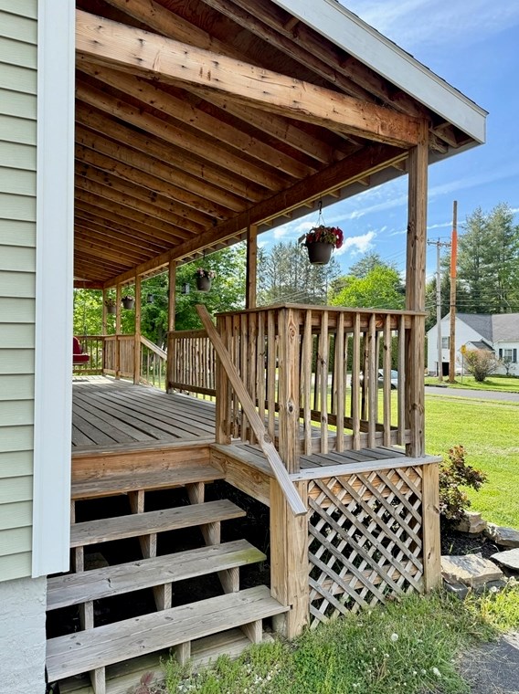 119 Shelburne Rd, Greenfield MA  01301-2107 exterior