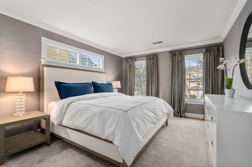 208 Marina Dr, Quincy MA 02171-1573 exterior