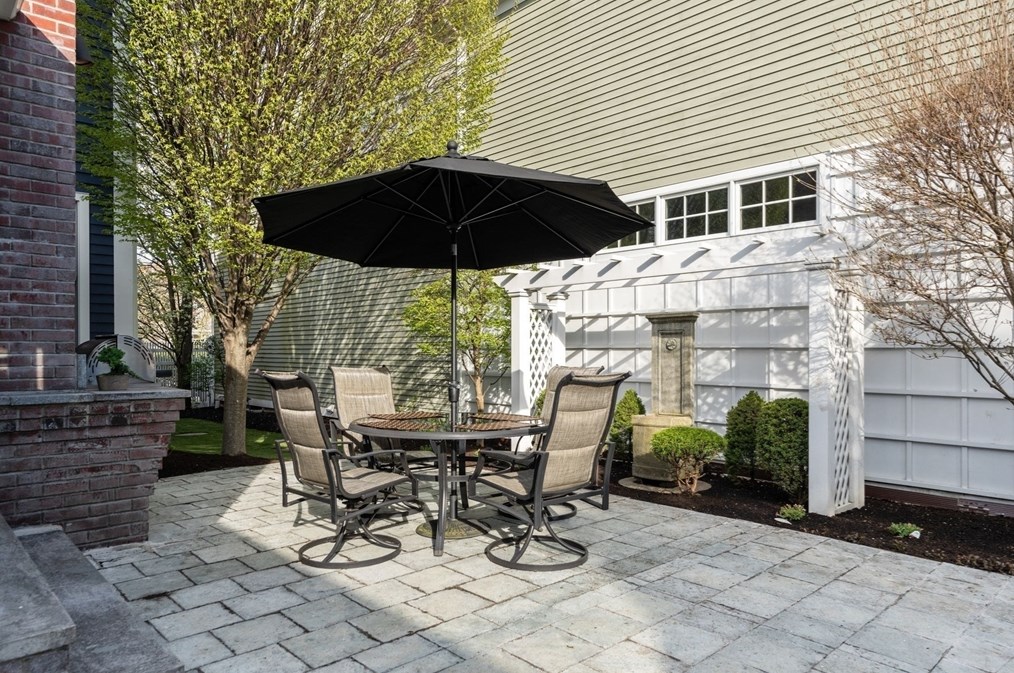 208 Marina Dr, Quincy MA 02171-1573 exterior