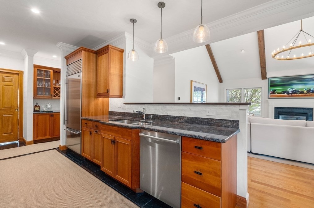 208 Marina Dr, Quincy MA 02171-1573 exterior