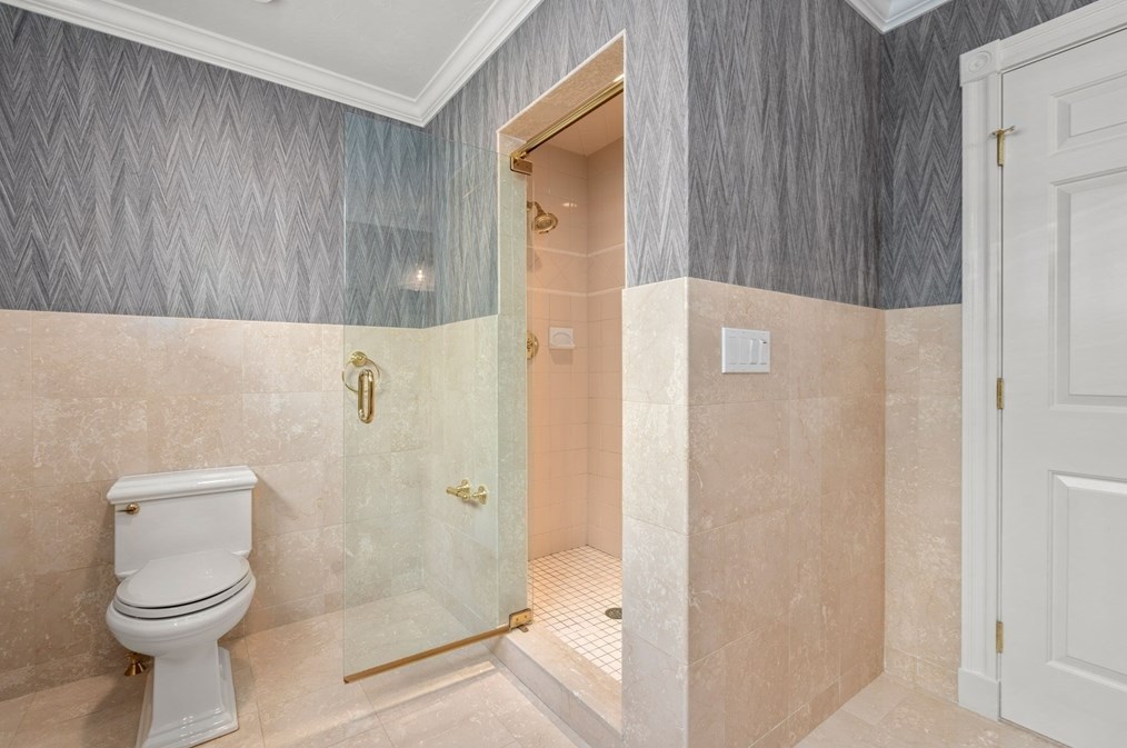 208 Marina Dr, Quincy MA 02171-1573 exterior