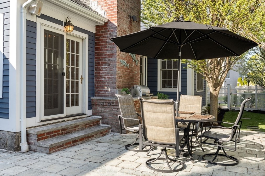 208 Marina Dr, Quincy MA 02171-1573 exterior