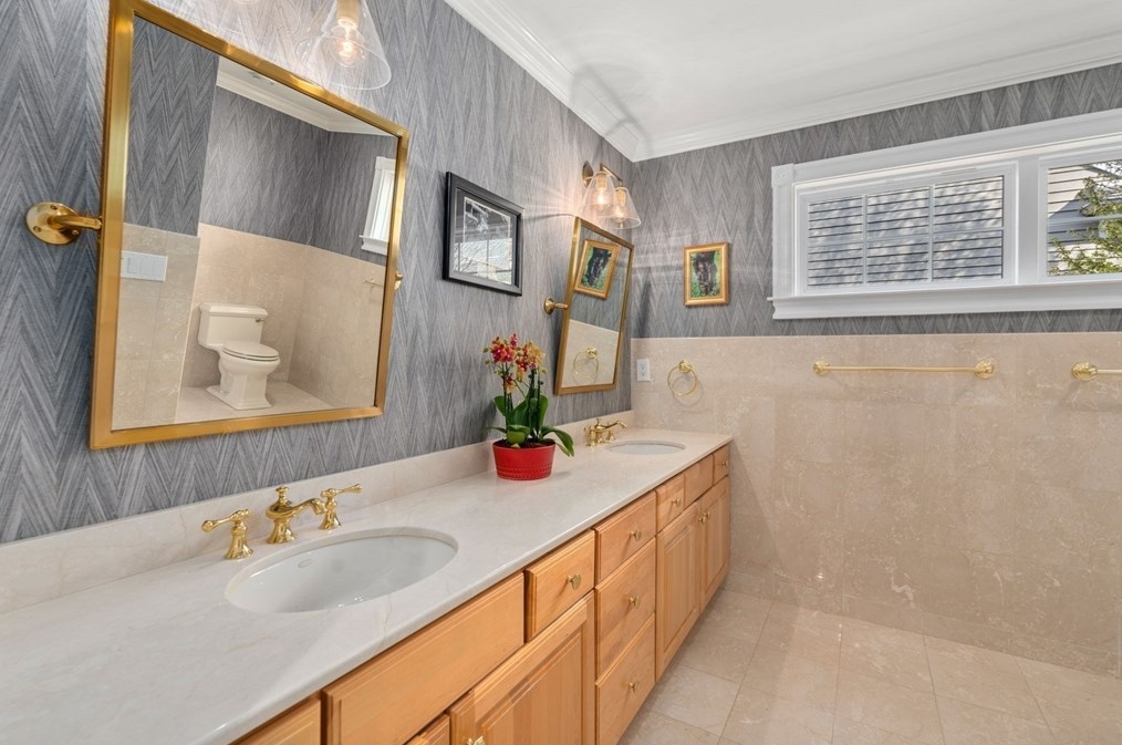 208 Marina Dr, Quincy MA 02171-1573 exterior