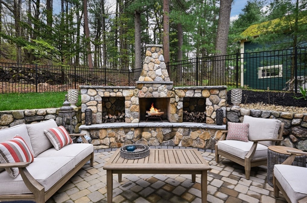 14 Frst Rd, Wakefield MA 01880-3643 exterior