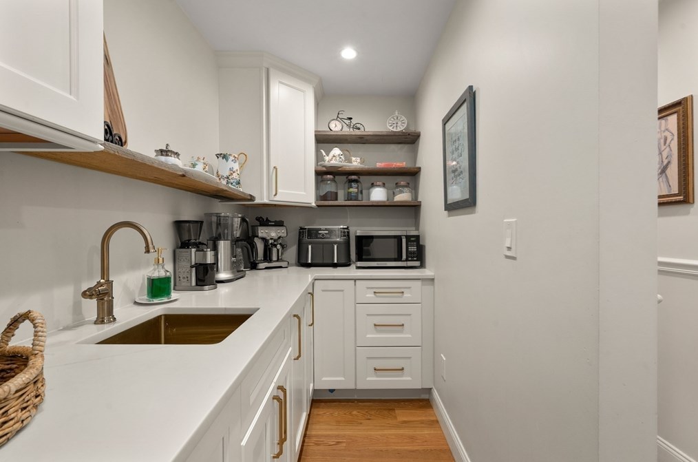 14 Frst Rd, Wakefield MA 01880-3643 exterior