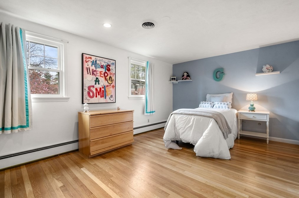 39 Grace Rd, Newton MA 02459-3426 exterior