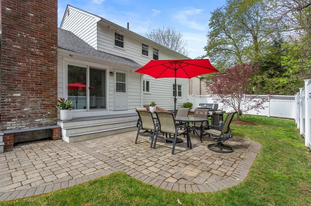 39 Grace Rd, Newton MA 02459-3426 exterior