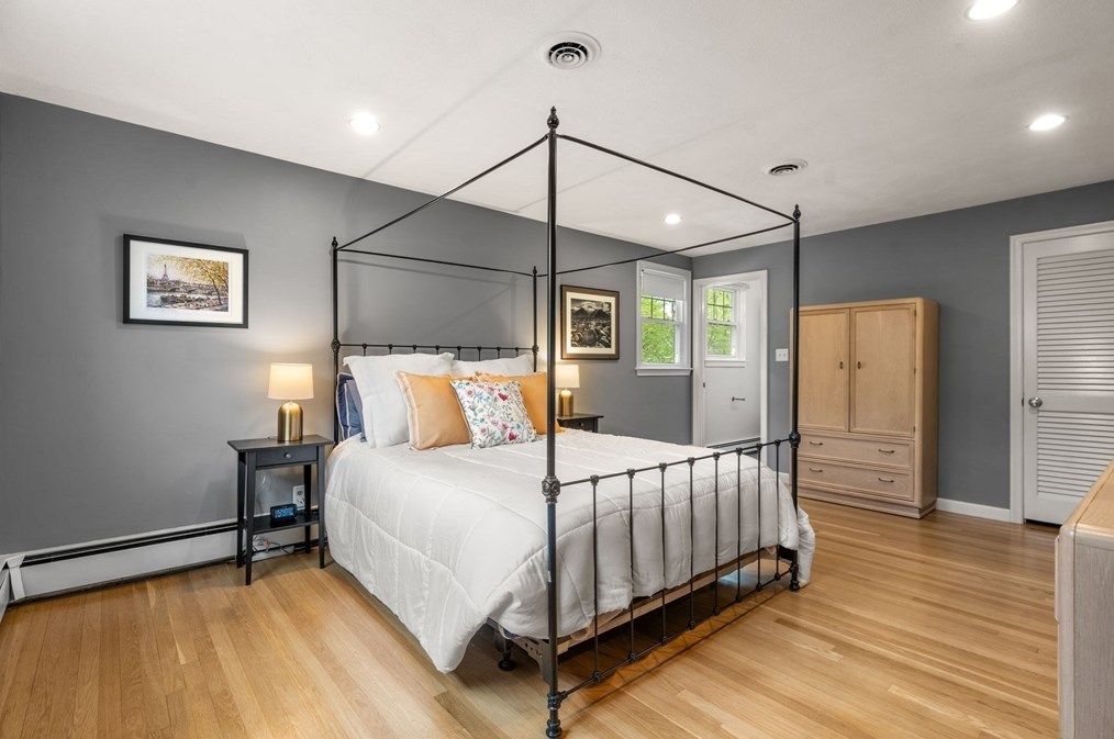 39 Grace Rd, Newton MA 02459-3426 exterior