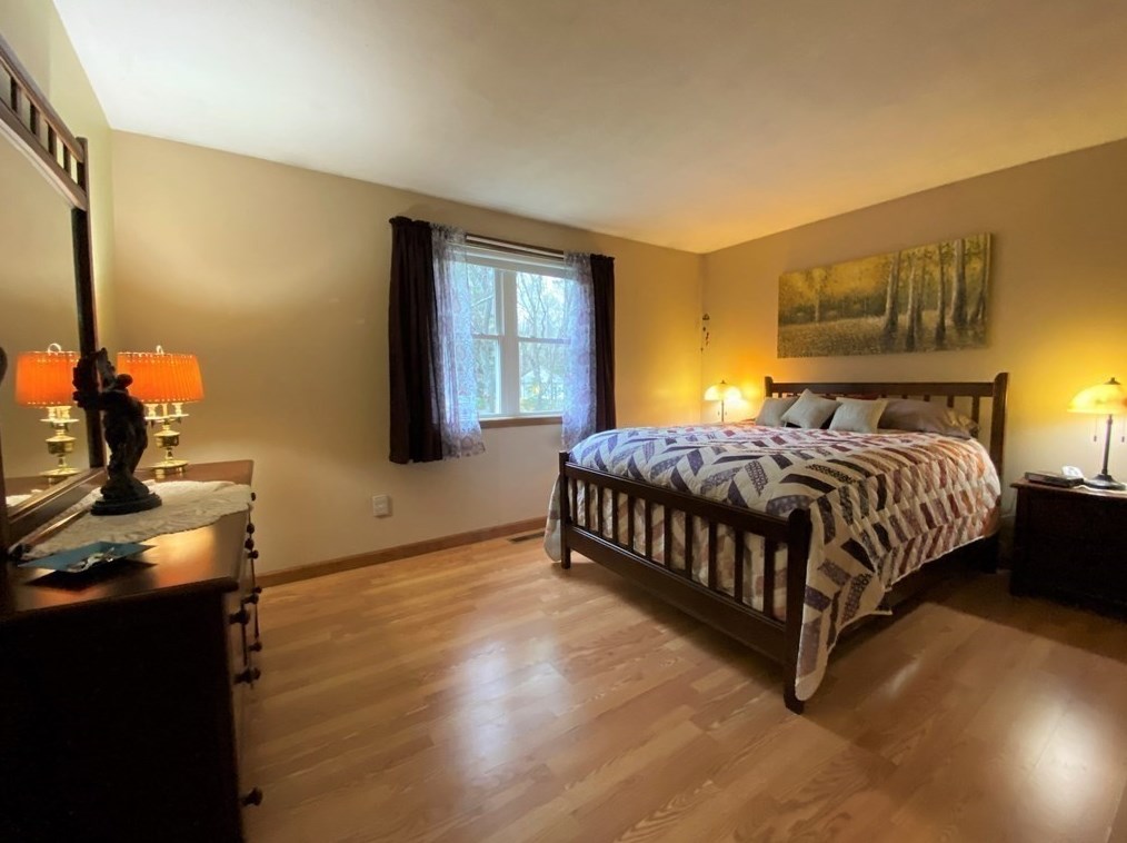 10 Hitching Post Rd, Amherst MA 01002-1155 exterior