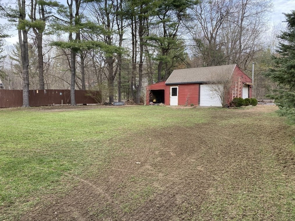 10 Hitching Post Rd, Amherst MA 01002-1155 exterior