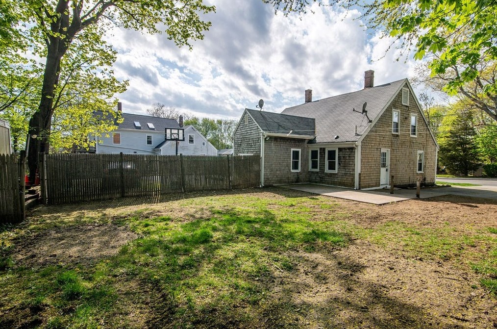 310 Middle St, Weymouth MA 02189-1202 exterior