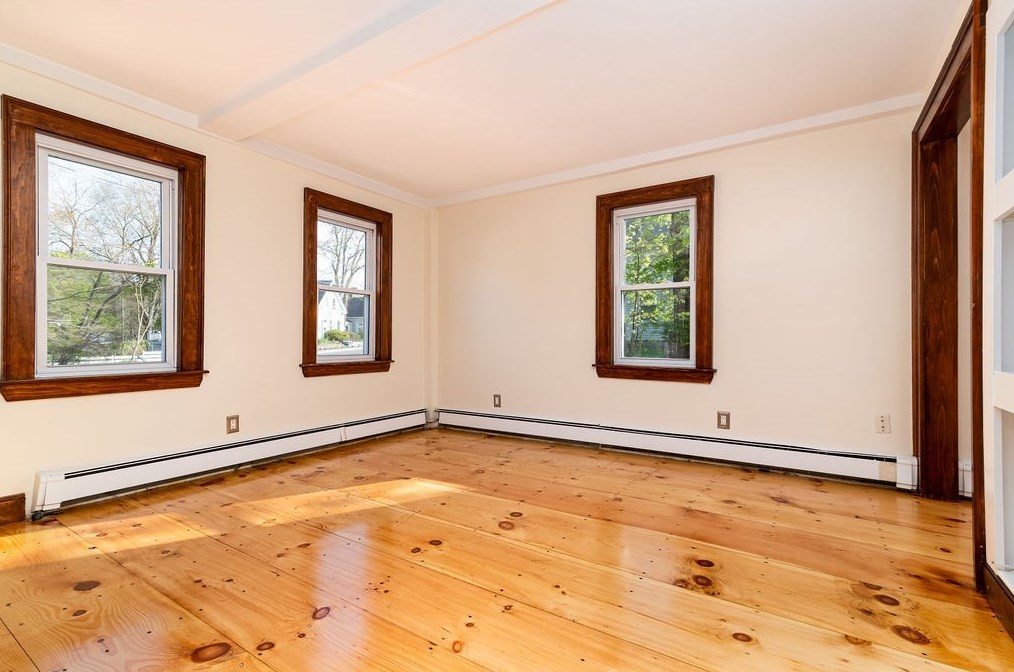 310 Middle St, Weymouth MA 02189-1202 exterior