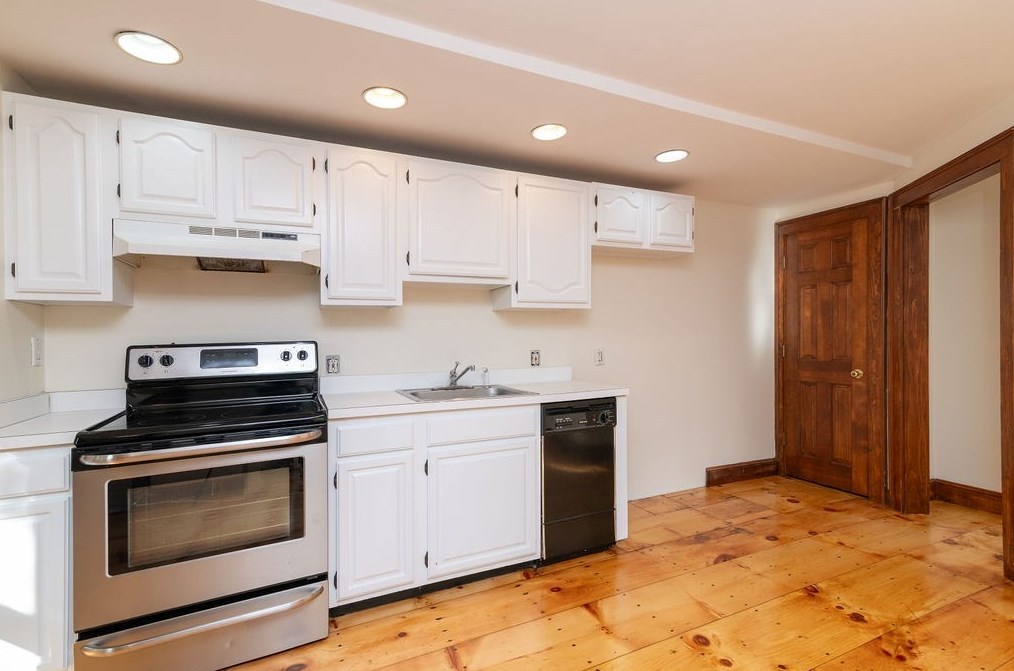 310 Middle St, Weymouth MA 02189-1202 exterior