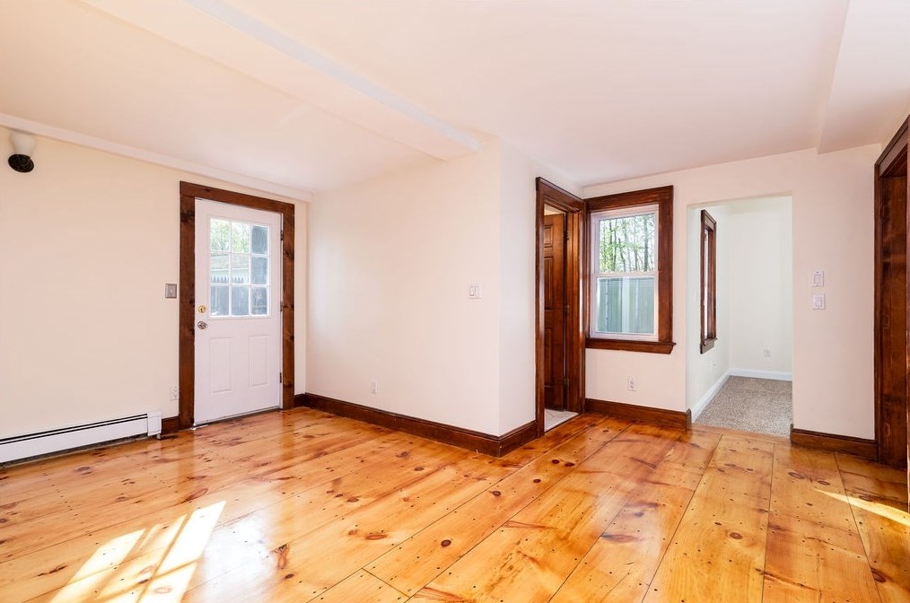 310 Middle St, Weymouth MA 02189-1202 exterior