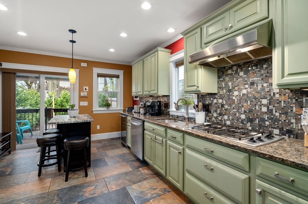 107 Green Hill Pkwy, Worcester MA  01605-2515 exterior