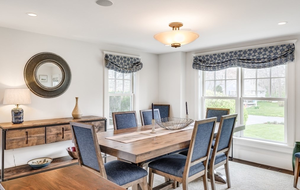 25 Glover Sq, Chatham MA 02633-2016 exterior