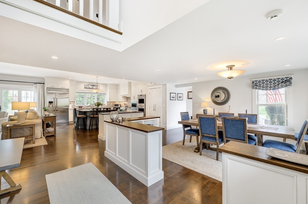 25 Glover Sq, Chatham MA 02633-2016 exterior