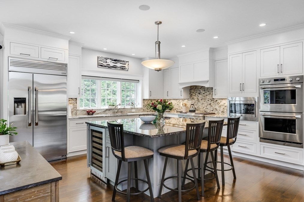 25 Glover Sq, Chatham MA 02633-2016 exterior