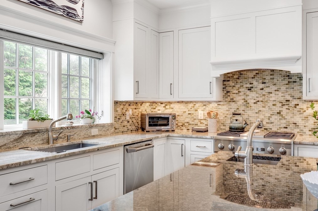 25 Glover Sq, Chatham MA 02633-2016 exterior