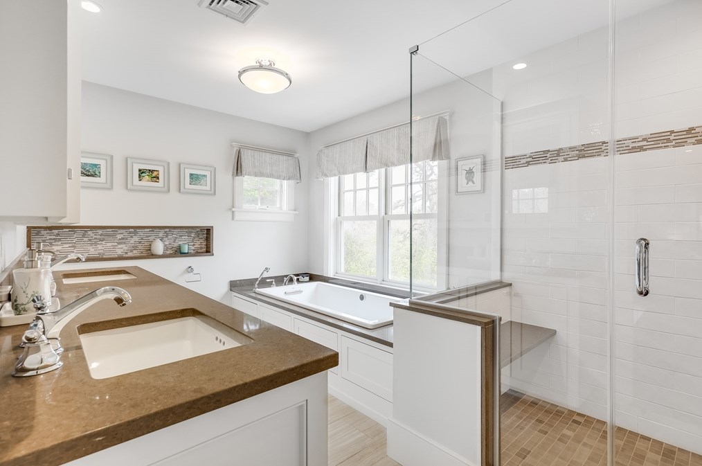 25 Glover Sq, Chatham MA 02633-2016 exterior