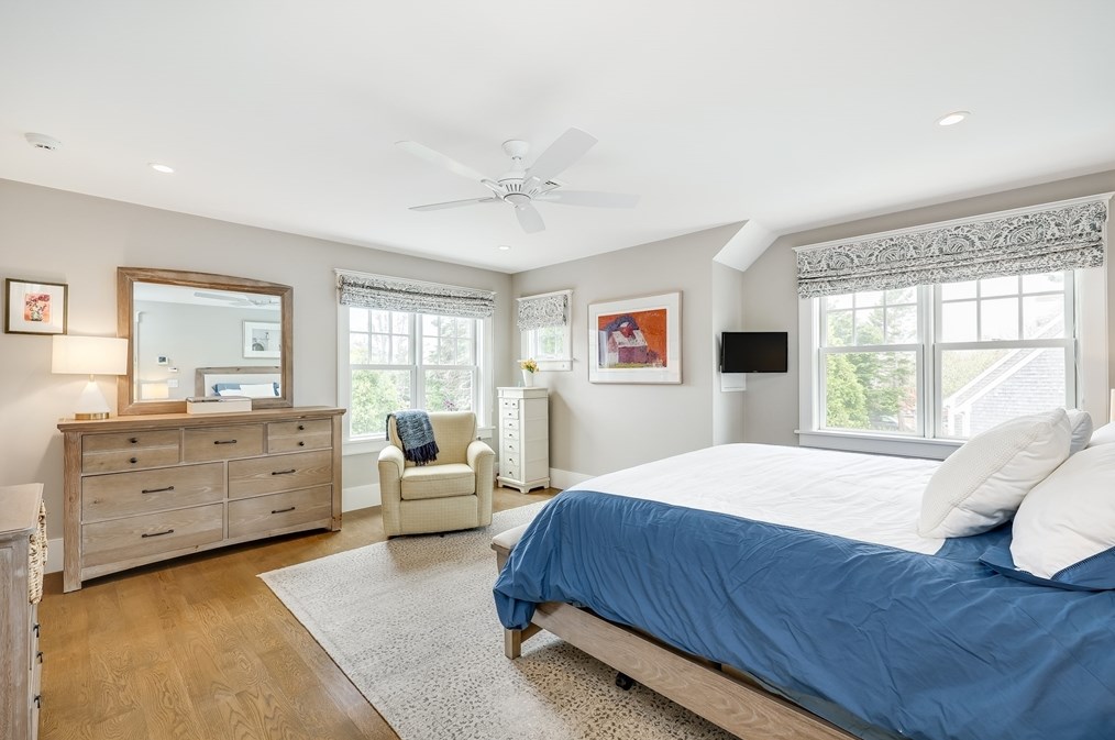 25 Glover Sq, Chatham MA 02633-2016 exterior