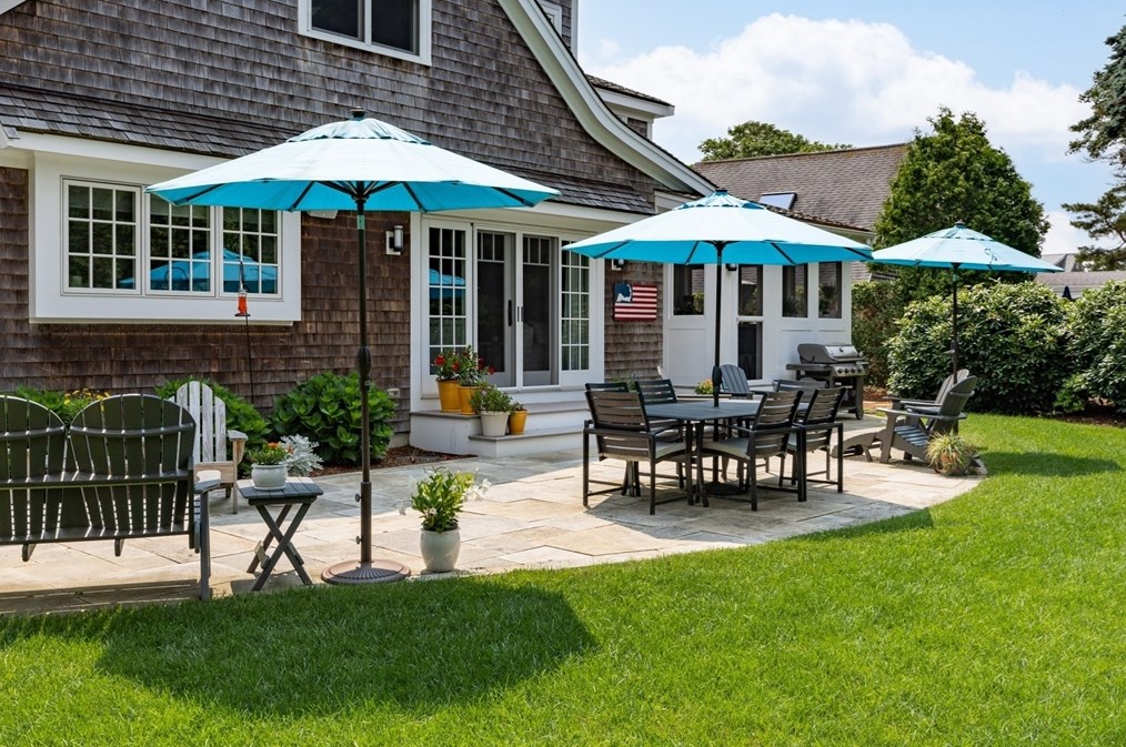 25 Glover Sq, Chatham MA 02633-2016 exterior