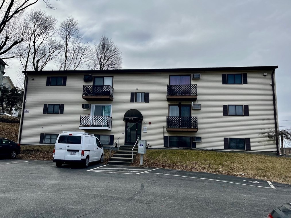 225 Danforth St, Fall River MA 02720-2500 exterior