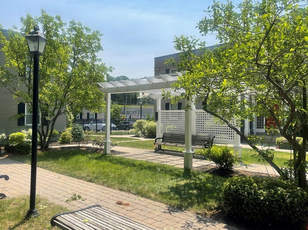 5 Charlesbank Rd, Newton MA 02458-1795 exterior