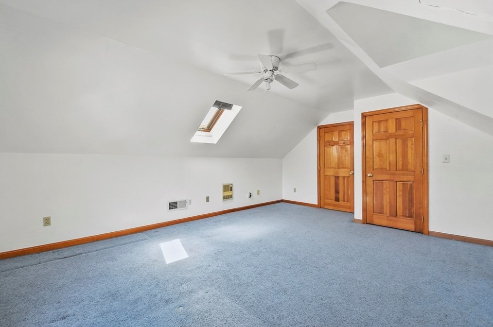 325 Mendall Rd, New Bedford MA 02743-1211 exterior