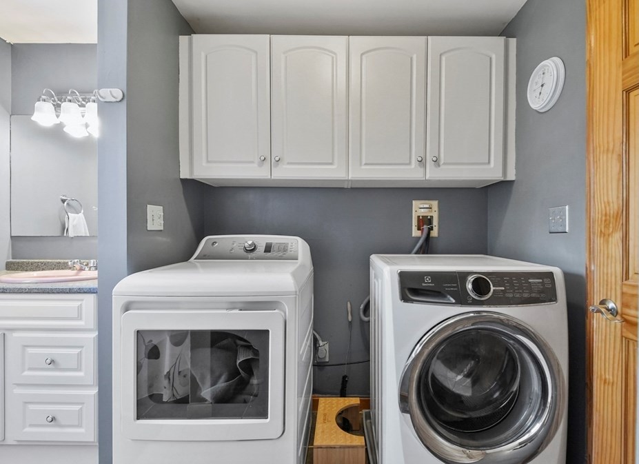 325 Mendall Rd, New Bedford MA 02743-1211 exterior