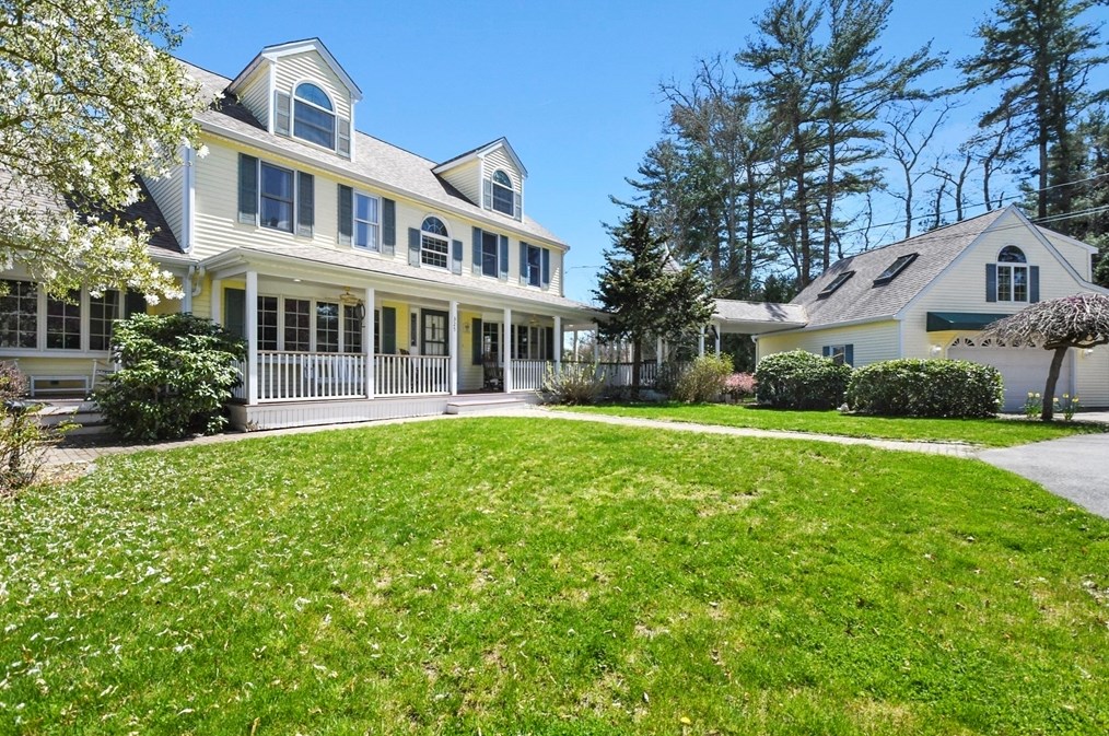 325 Mendall Rd, New Bedford MA 02743-1211 exterior