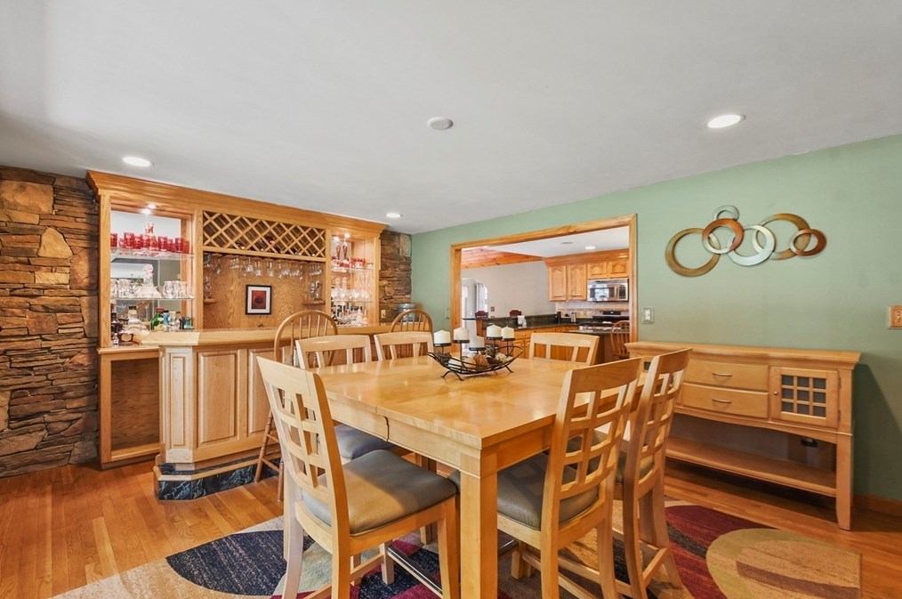 325 Mendall Rd, New Bedford MA 02743-1211 exterior