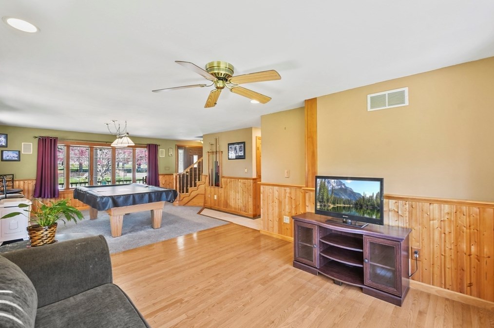 325 Mendall Rd, New Bedford MA 02743-1211 exterior