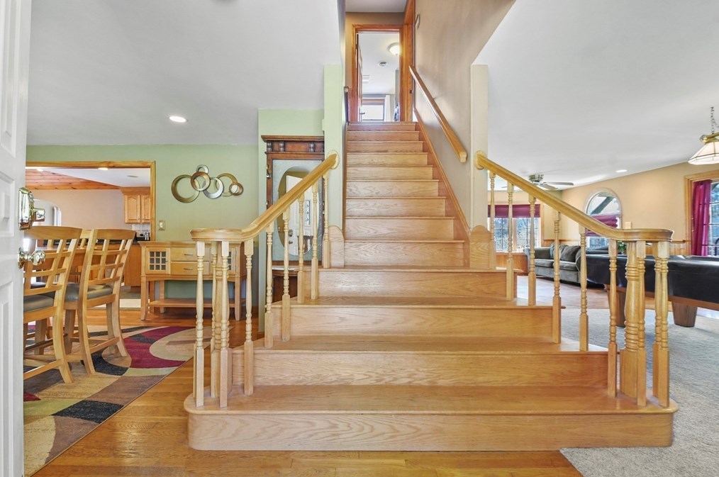 325 Mendall Rd, New Bedford MA 02743-1211 exterior