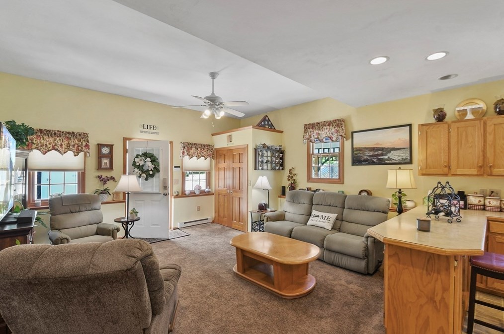 325 Mendall Rd, New Bedford MA 02743-1211 exterior