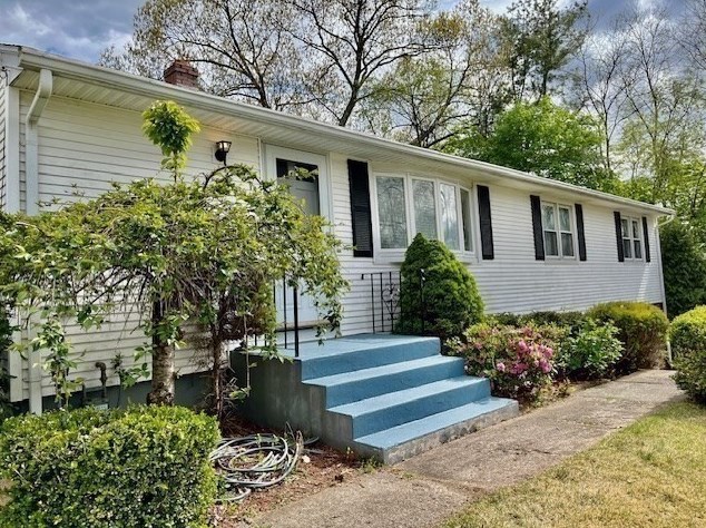 181 Beauchamp Ter, Chicopee MA 01020-2574 exterior