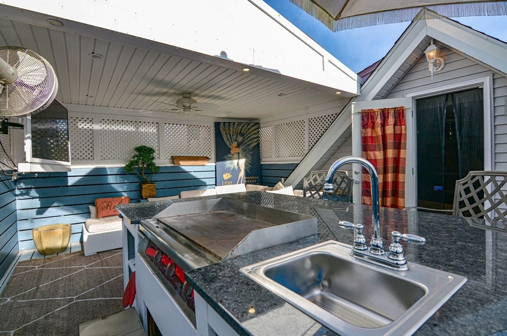 30 Lynn St, Lawrence MA 01843-2808 exterior