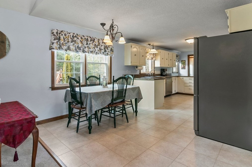 21 Gln Dr, Montgomery MA 01085-1253 exterior