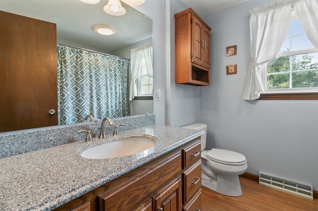 21 Gln Dr, Montgomery MA 01085-1253 exterior